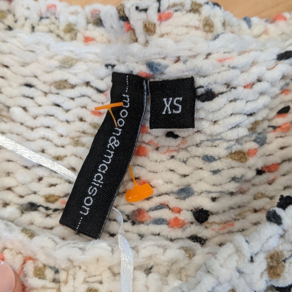 MOON & MADISON - Chunky Knit Cropped Sweater - Picture 5 of 10